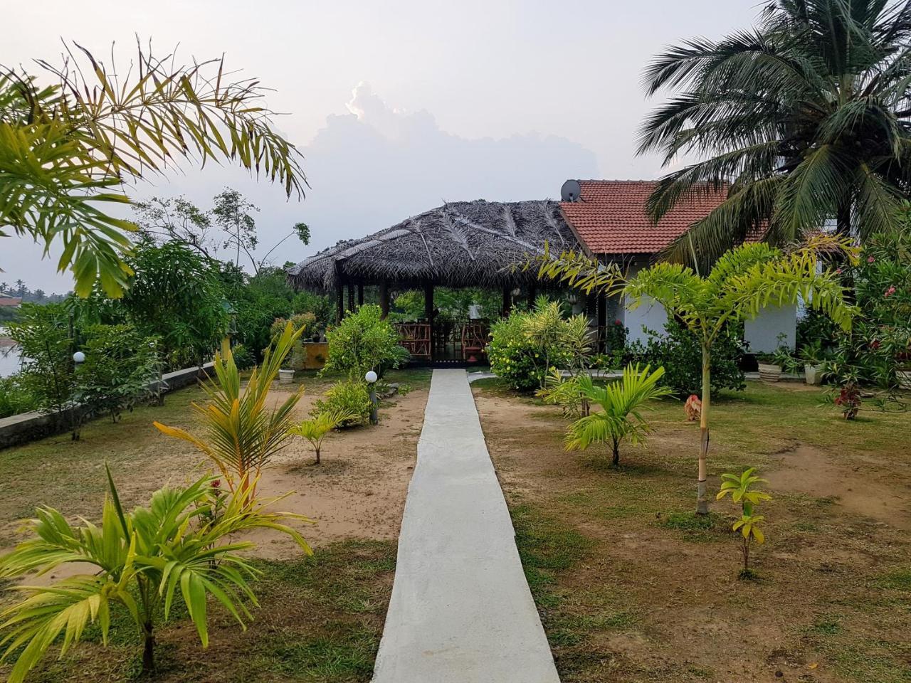 Pearl Cave Cabanas & Resturant Tangalle Esterno foto