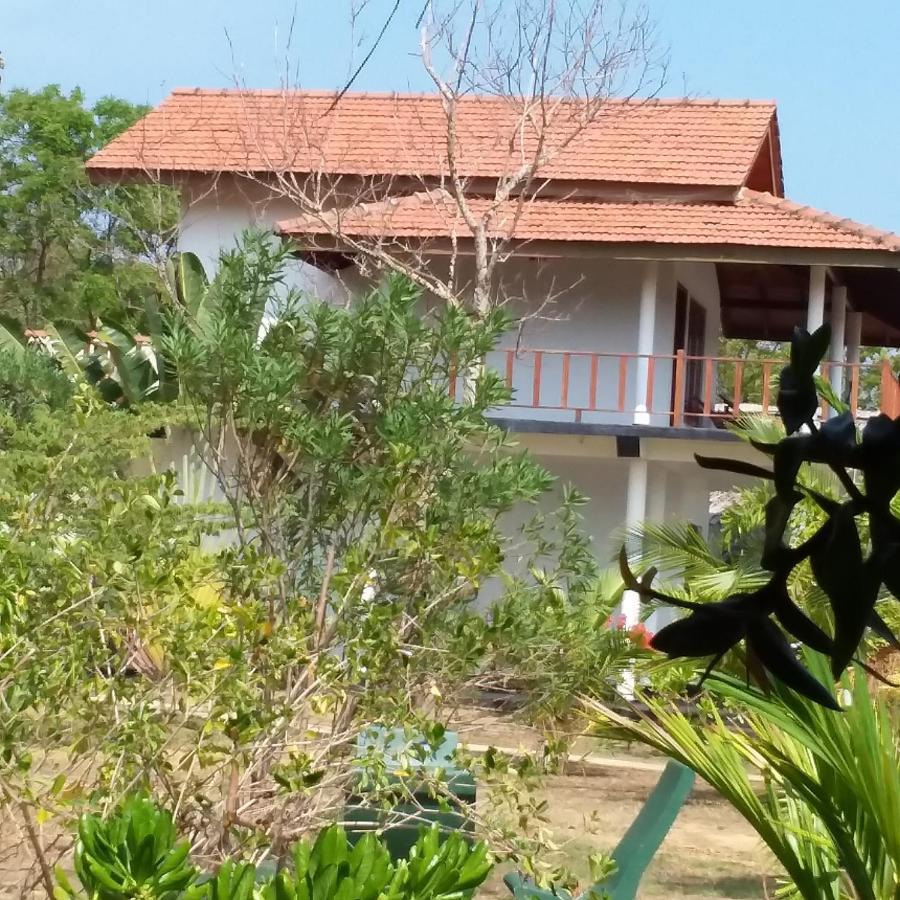 Pearl Cave Cabanas & Resturant Tangalle Esterno foto
